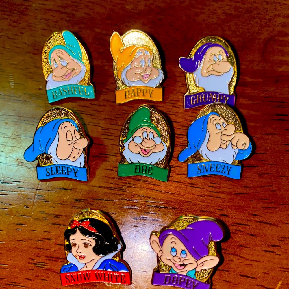 1994 Snow White and seven dwarfs pins